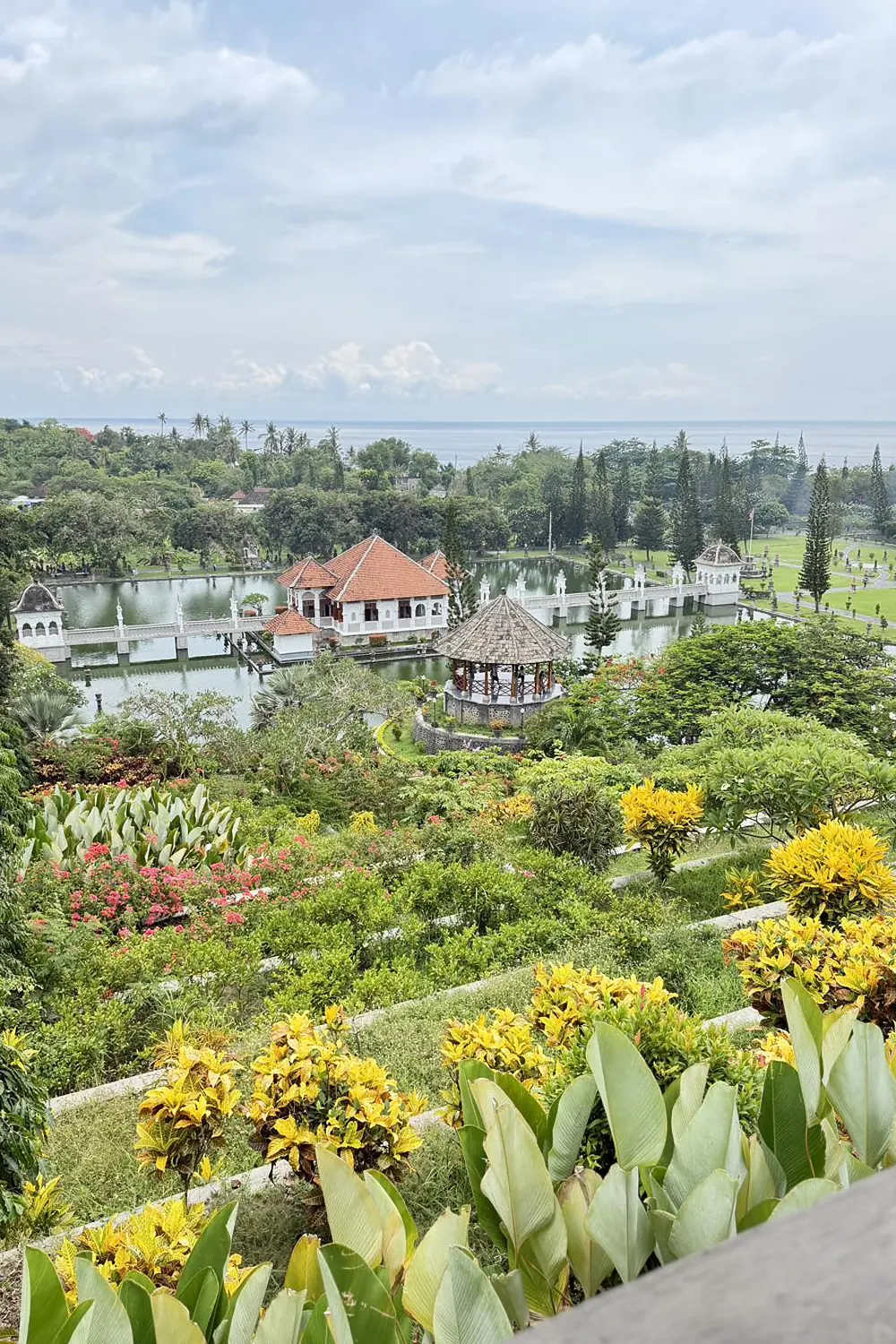Vodní palác Taman Ujung u moře